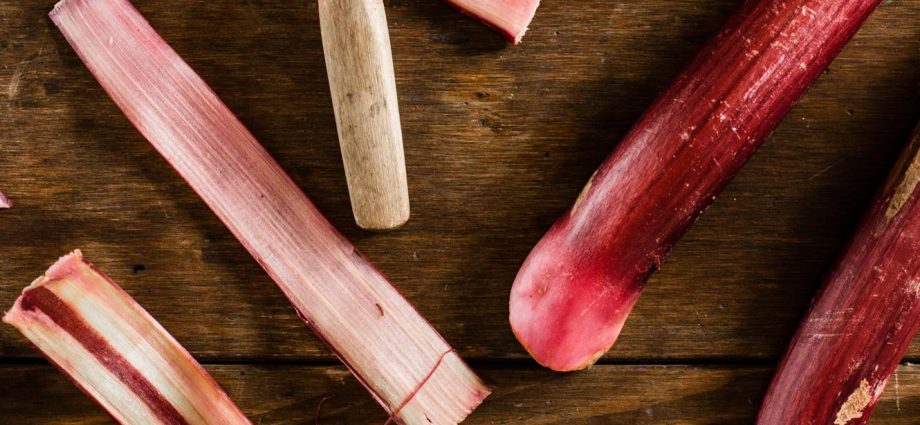 How to make candied rhubarb at home