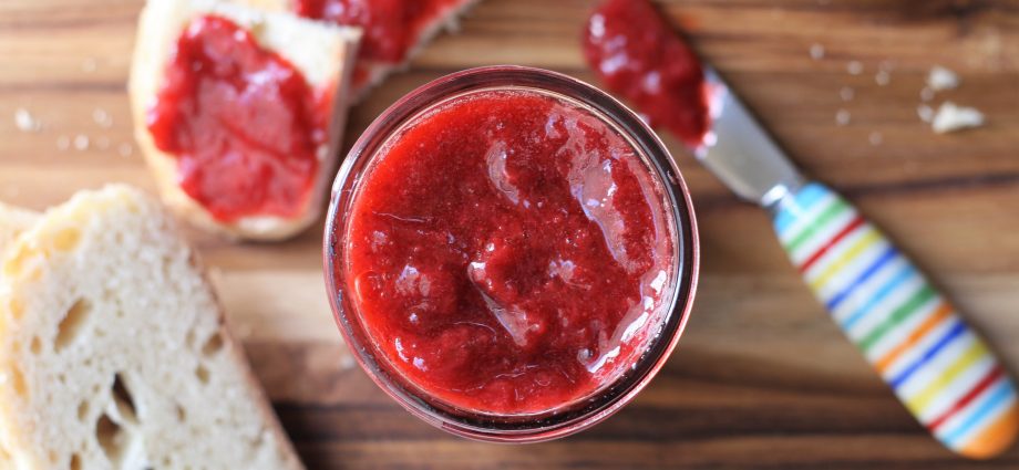 How to make frozen strawberry jam