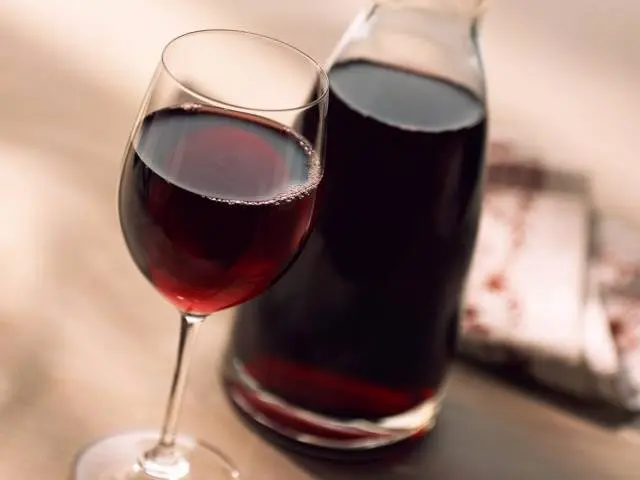 How to make homemade wine from red grapes