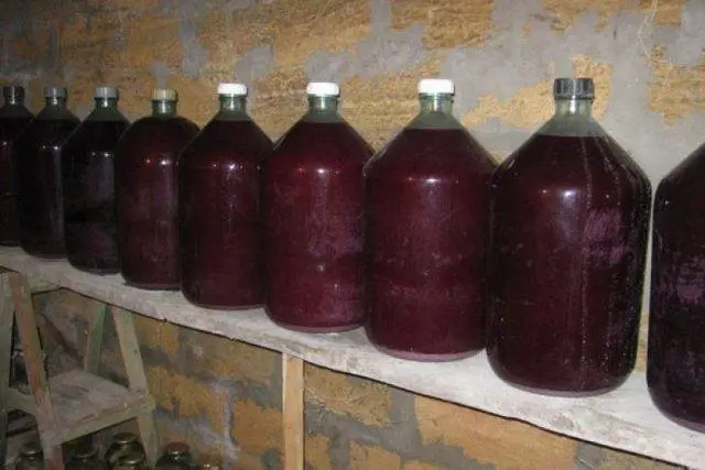 How to make homemade wine from red grapes