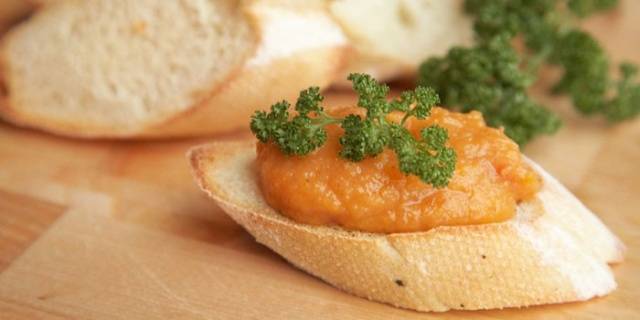 How to make homemade zucchini caviar for the winter