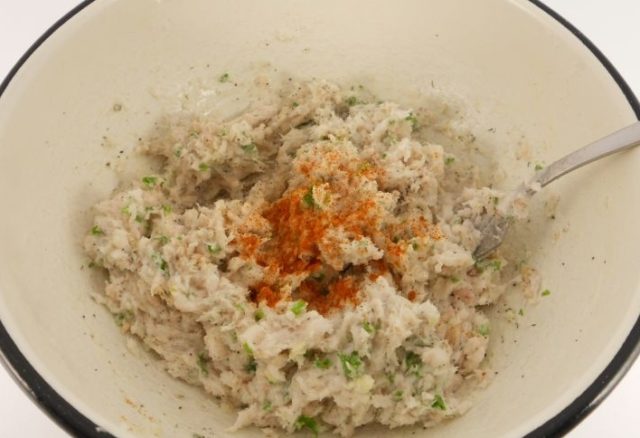 How to make lard pate with garlic and herbs, with onions