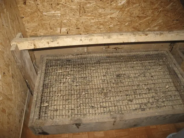 How to make nests in a chicken coop 