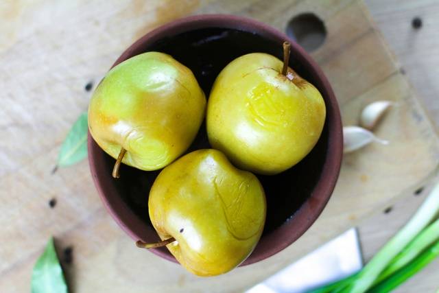 How to make pickled apples