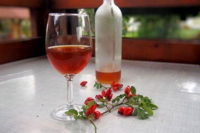 How to make rosehip wine at home