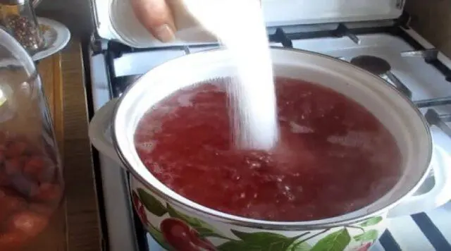 How to make strawberry compote without sterilization