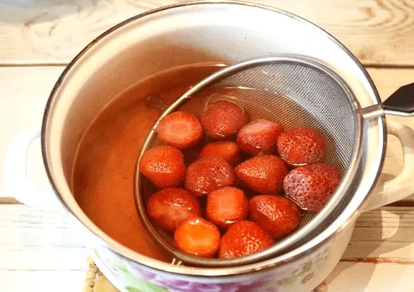 How to make strawberry compote without sterilization