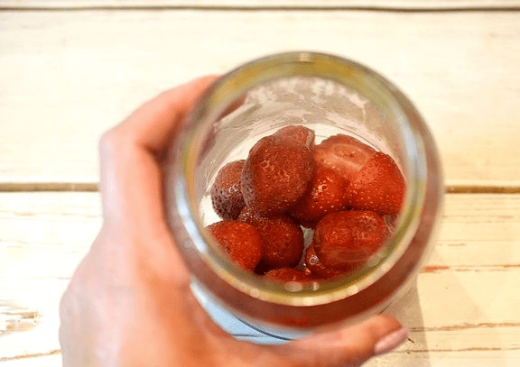 How to make strawberry compote without sterilization