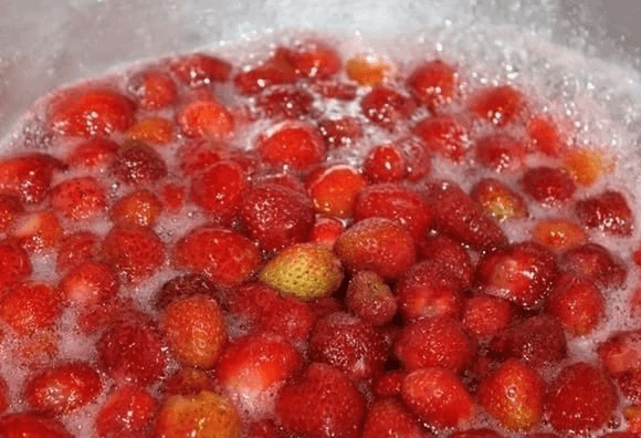 How to make strawberry jam