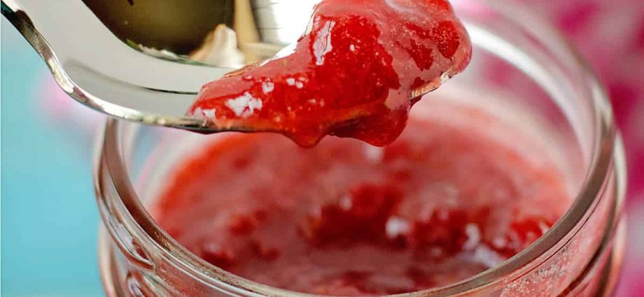 How to make strawberry jam