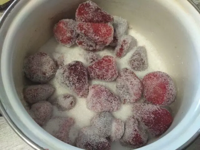 How to make strawberry jam from frozen strawberries