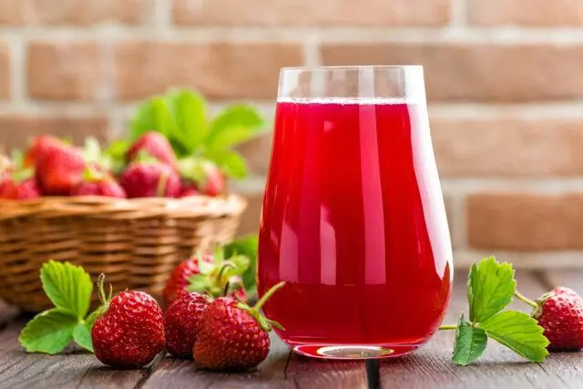 How to make strawberry juice at home for the winter