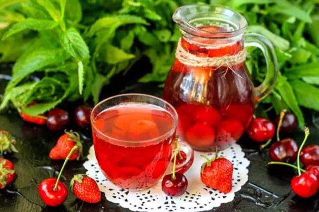 How to make strawberry juice at home for the winter