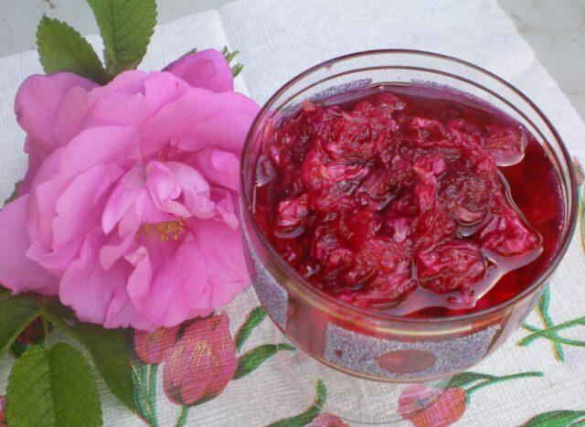 How to make wild rosehip jam at home