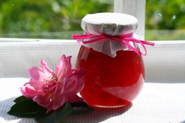 How to make wild rosehip jam at home