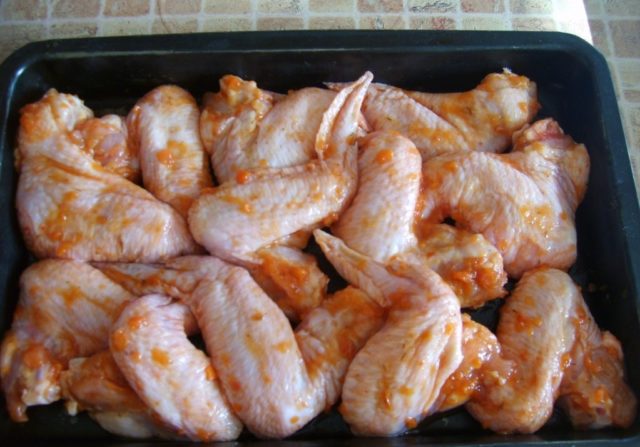 How to marinate chicken wings for hot and cold smoking: recipes for marinades and brines