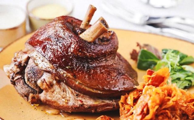 How to marinate pork knuckle for smoking: hot, cold