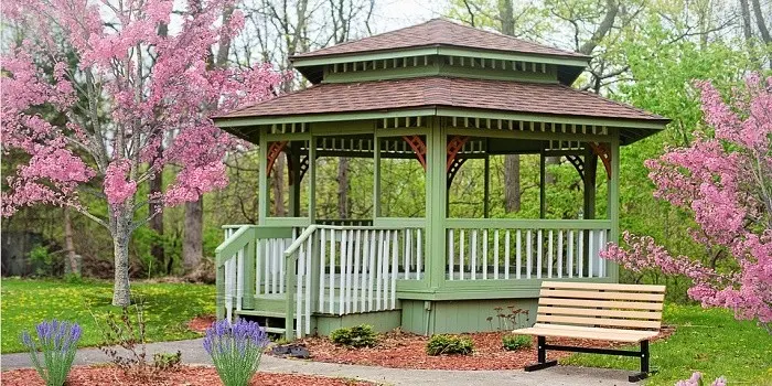 How to paint a gazebo made of wood or metal: what kind of paint is better for walls and floors, the choice of composition + photos of painting options