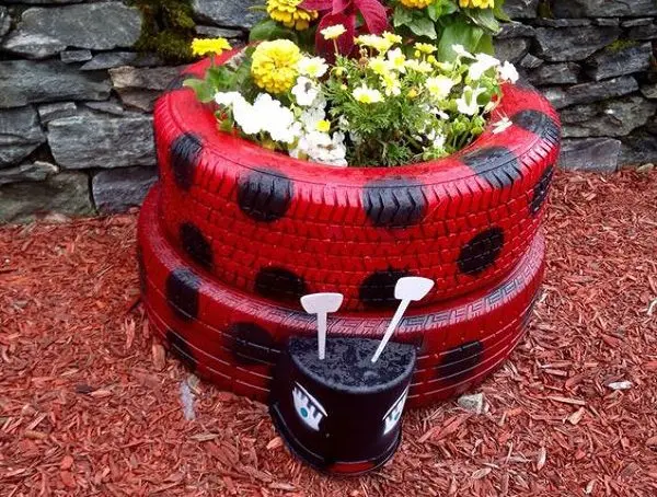 How to paint flower beds from tires yourself