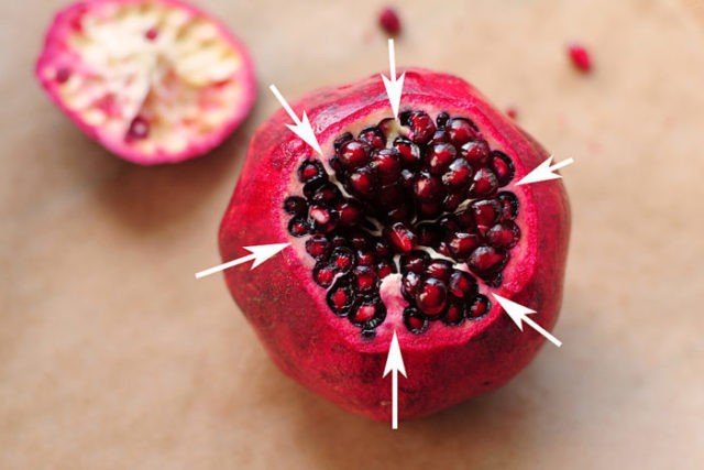 How to Peel a Pomegranate Quickly and Easily