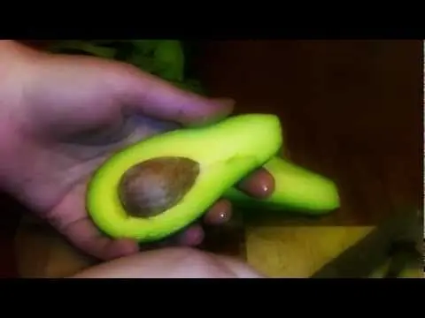 How to peel and cut an avocado at home