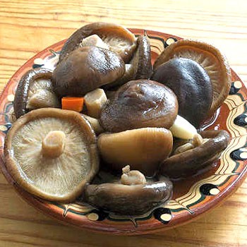 How to pickle black milk mushrooms at home (with video)