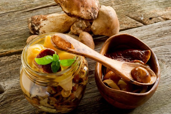 How to pickle boletus and boletus: recipes for the winter