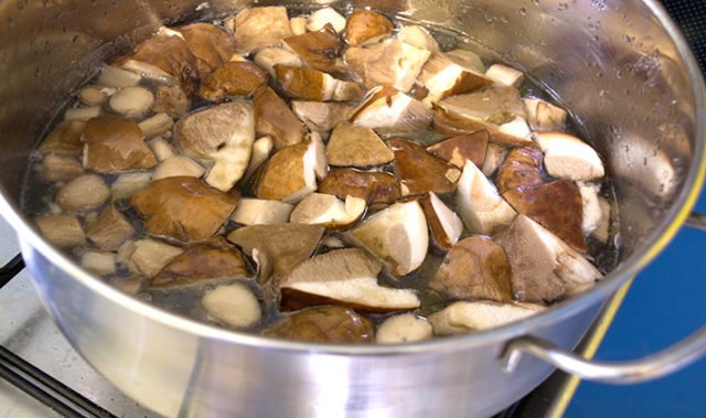 How to pickle boletus for the winter