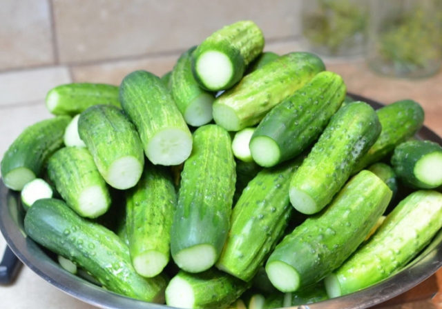 How to pickle cucumbers in a barrel or oak tub for the winter: grandmothers recipes, video