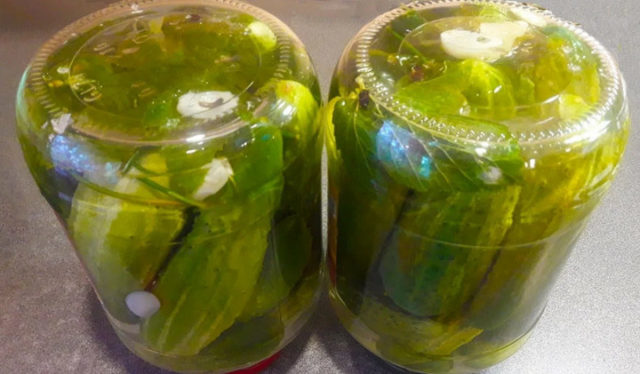 How to pickle cucumbers with aspirin in liter jars for the winter: recipes, video