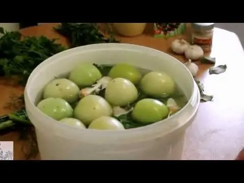 How to pickle green tomatoes in a bucket