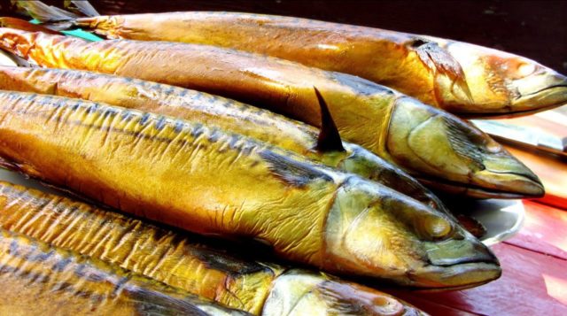 How to pickle mackerel for cold smoking with wet and dry salting