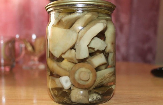 How to pickle milk mushrooms for the winter at home: delicious, quick and easy recipes