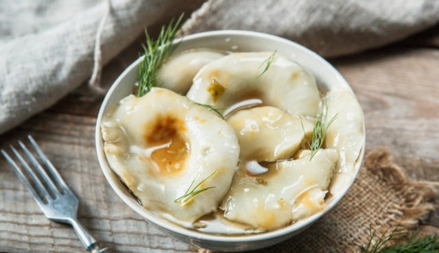 How to pickle milk mushrooms for the winter at home: delicious, quick and easy recipes