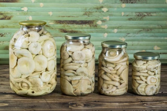 How to pickle milk mushrooms in a hot way: delicious pickling and canning recipes