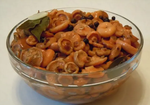 How to pickle mushrooms: delicious cooking recipes