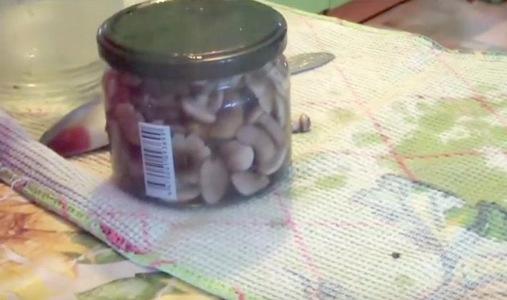 How to pickle mushrooms with garlic: cooking recipes