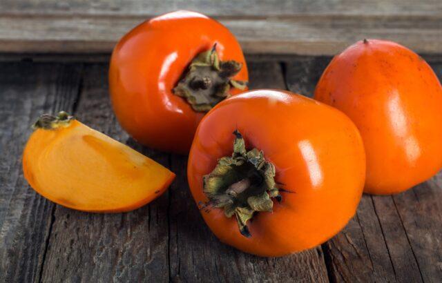 How to plant persimmons in autumn in open ground