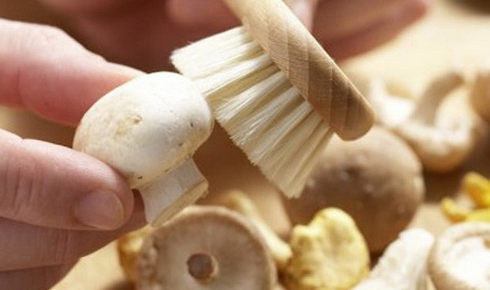 How to properly clean mushrooms before cooking