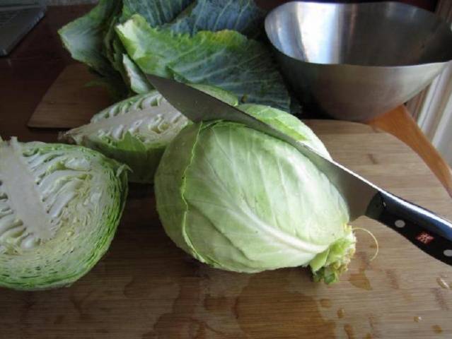 How to salt cabbage for the winter in a bucket