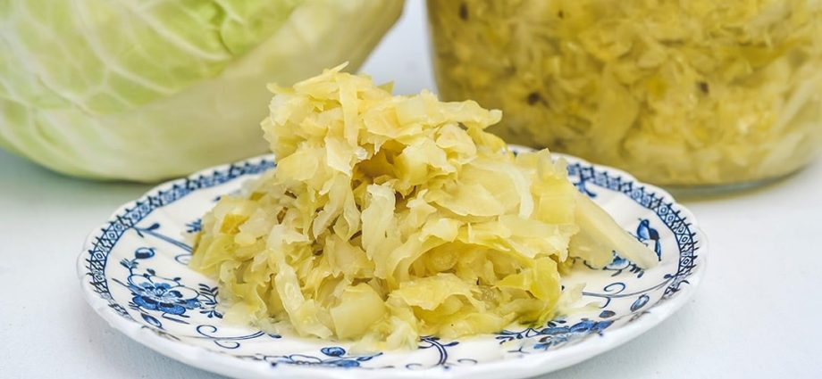 How to salt cabbage for the winter in a bucket