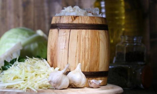 How to salt cabbage in a barrel for the winter