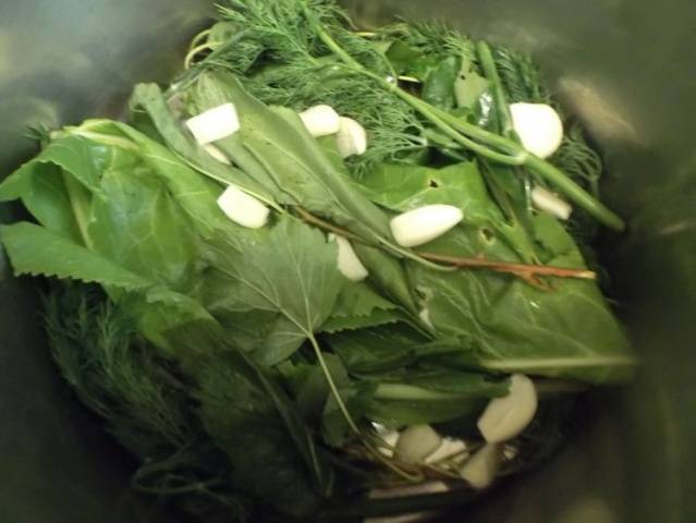 How to salt green tomatoes in a barrel