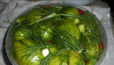 How to salt green tomatoes in a bucket