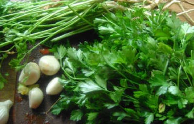 How to salt green tomatoes in a saucepan 