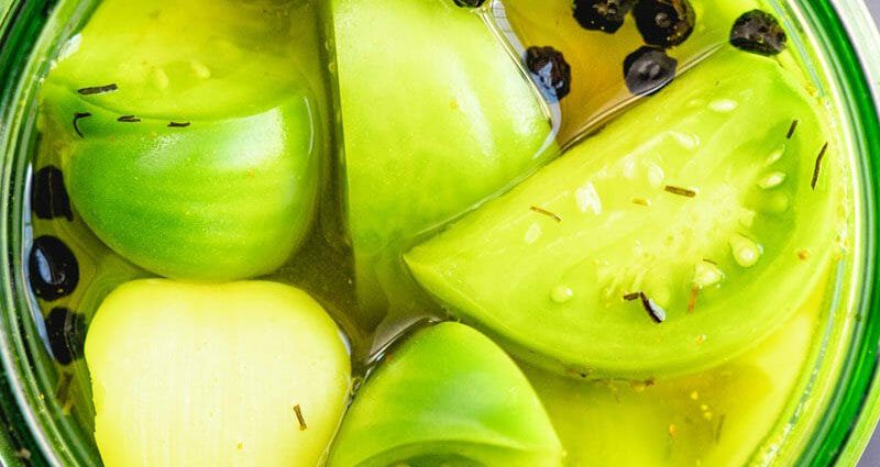 How to salt green tomatoes in a saucepan 