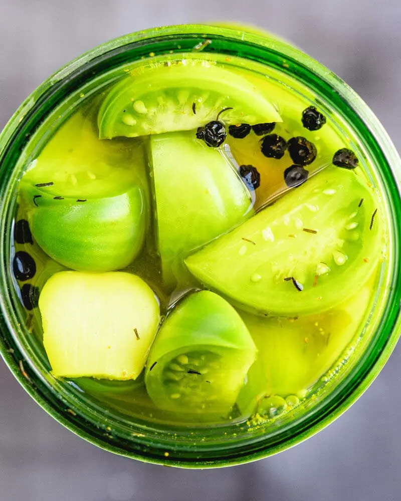 How to salt green tomatoes in a saucepan 