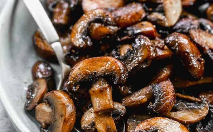 How to salt mushrooms in a hot way