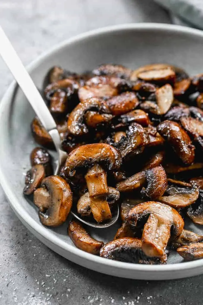 How to salt mushrooms in a hot way