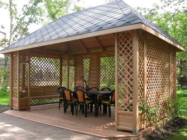 How to sheathe a gazebo inside and out: descriptions of materials (siding, lining, polycarbonate, blockhouse) and photos of finishing ideas